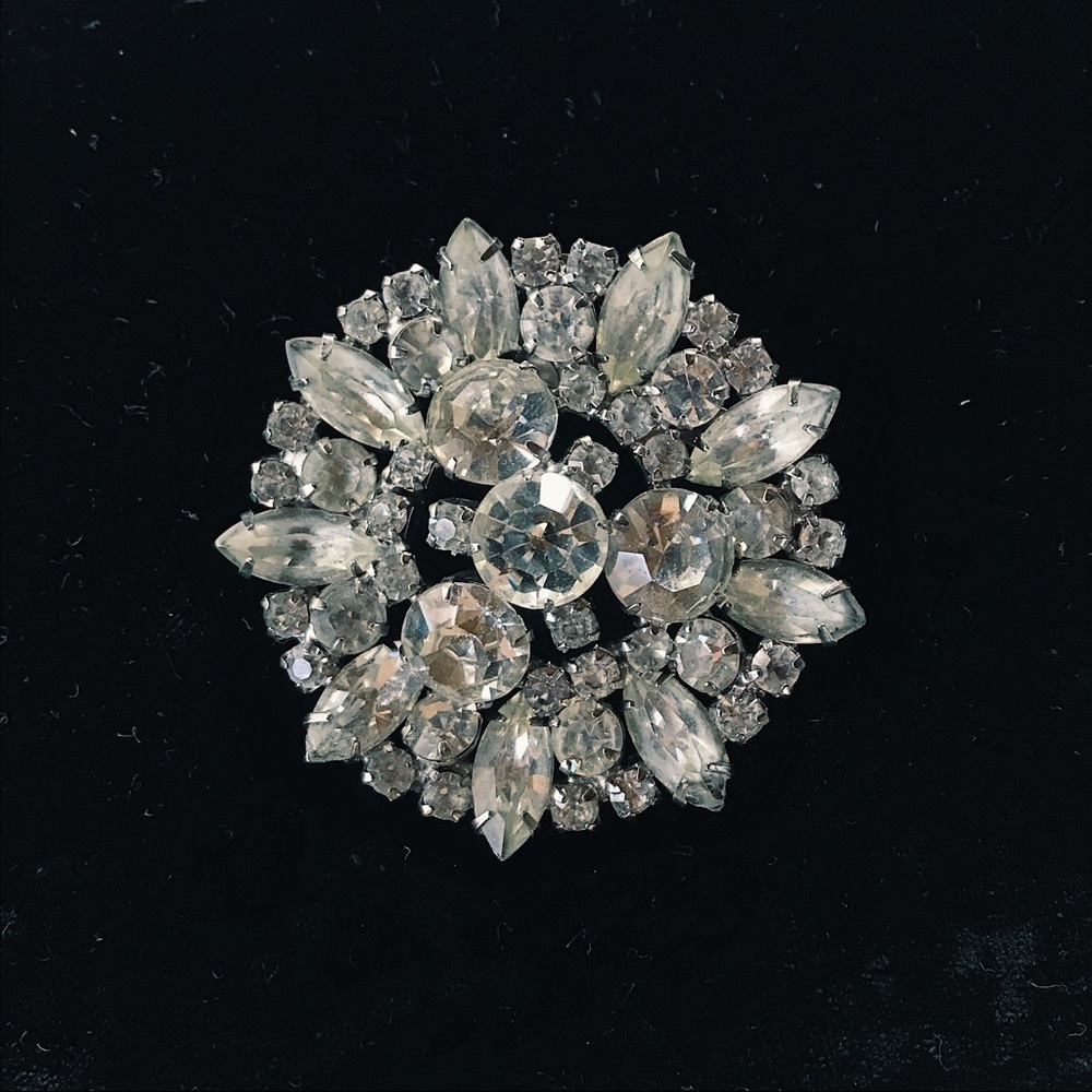 ✨ Vintage Silver Diamond Brooche Pin ✨